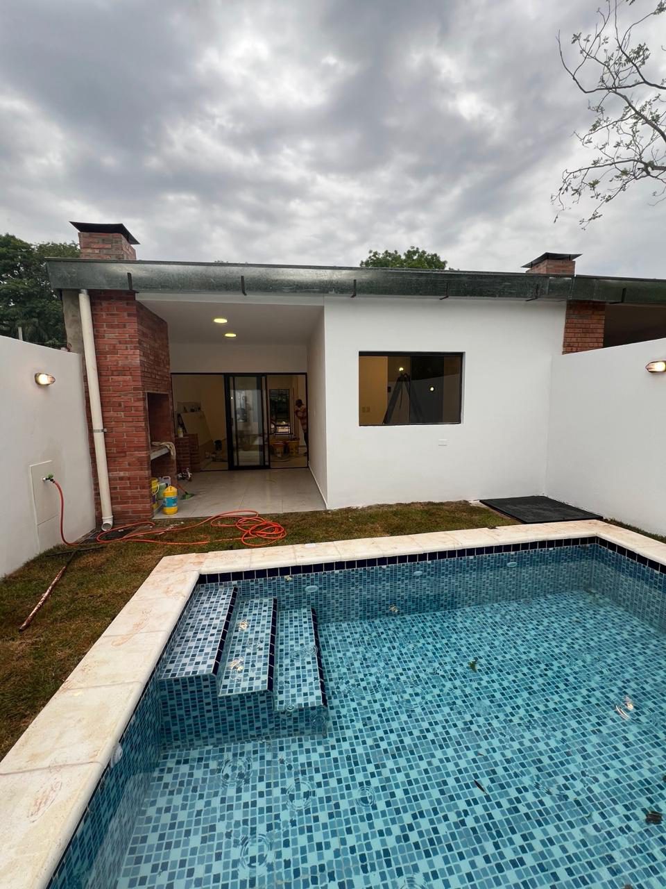 piscina quincho casa primavera.jpeg